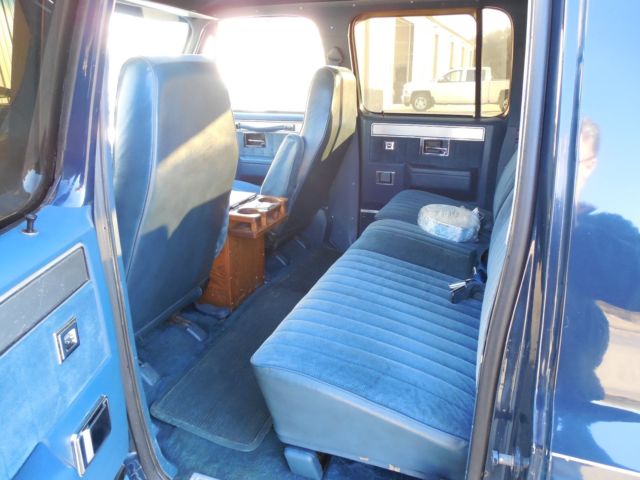 1985 Blue Chevrolet Suburban