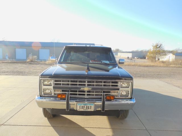 1985 Blue Chevrolet Suburban