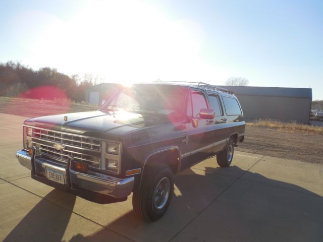 1985 Blue Chevrolet Suburban