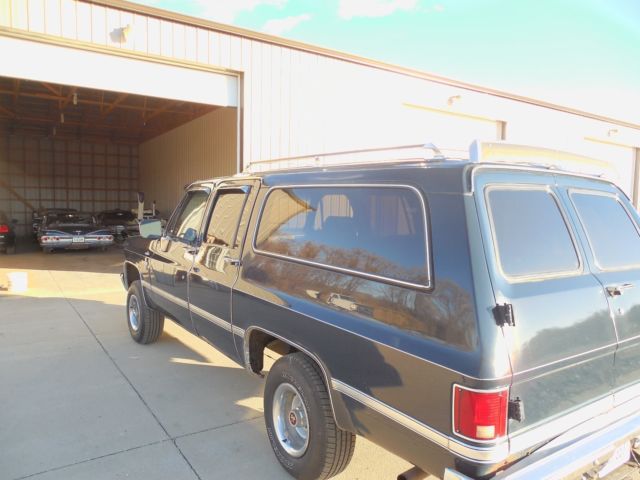 1985 Blue Chevrolet Suburban