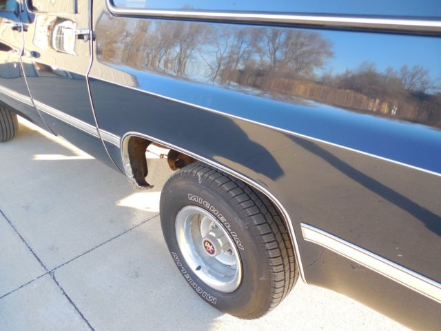 1985 Blue Chevrolet Suburban