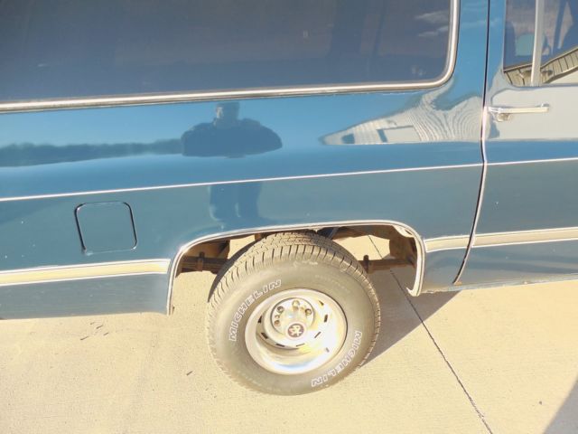 1985 Blue Chevrolet Suburban
