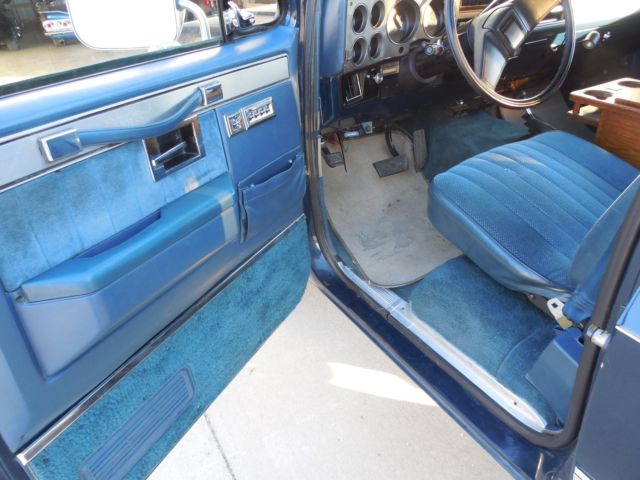1985 Blue Chevrolet Suburban