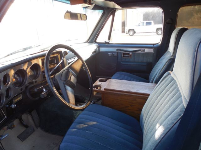 1985 Blue Chevrolet Suburban