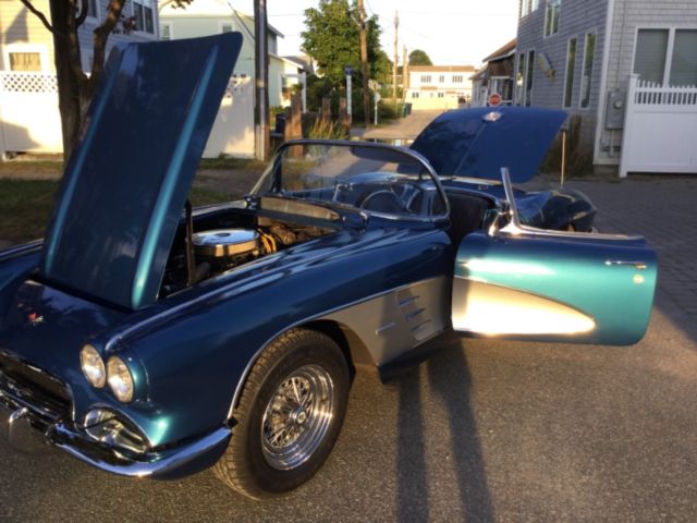 1961 Blue Chevrolet Corvette Sports
