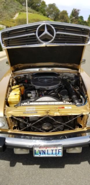 1986 Gold metallic Mercedes-Benz SL-Class Convertible