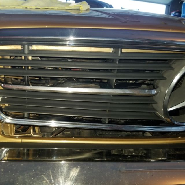 1986 Gold metallic Mercedes-Benz SL-Class Convertible