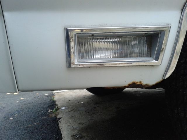 1986 White Ford Crown Victoria Coupe