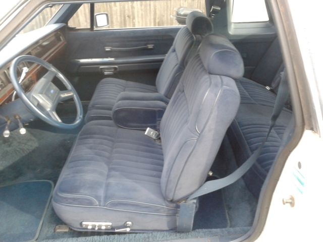 1986 White Ford Crown Victoria Coupe