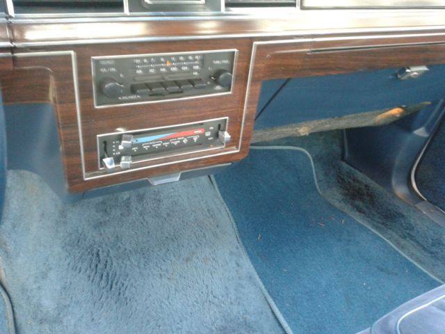 1986 White Ford Crown Victoria Coupe