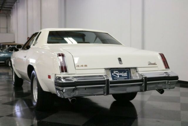 1976 White Oldsmobile Cutlass Coupe