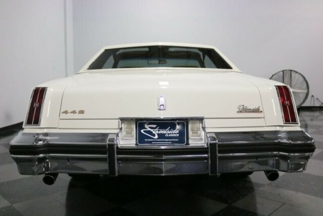 1976 White Oldsmobile Cutlass Coupe