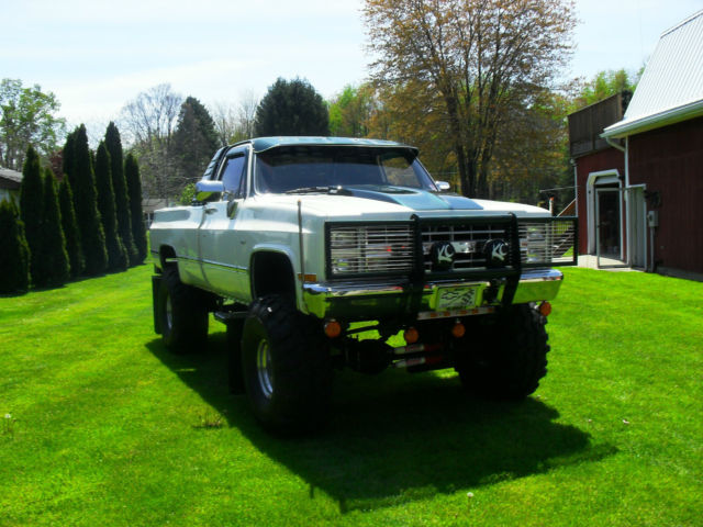 1977 White & Green Chevrolet Silverado 1500 Standard Cab Pickup