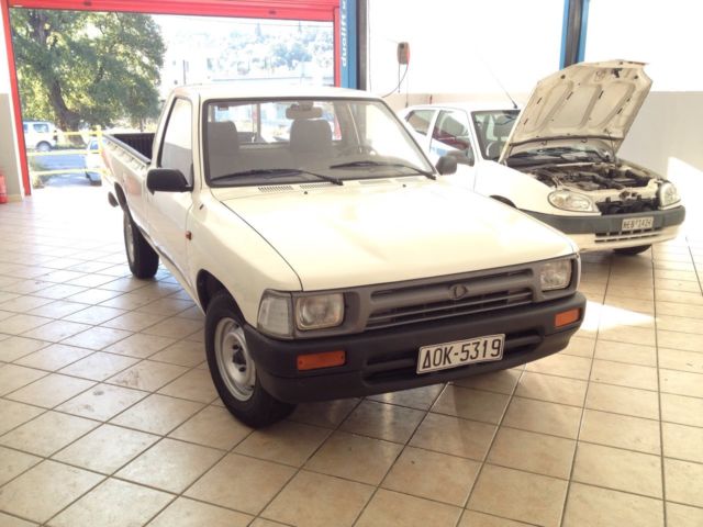 1991 White Toyota Hilux