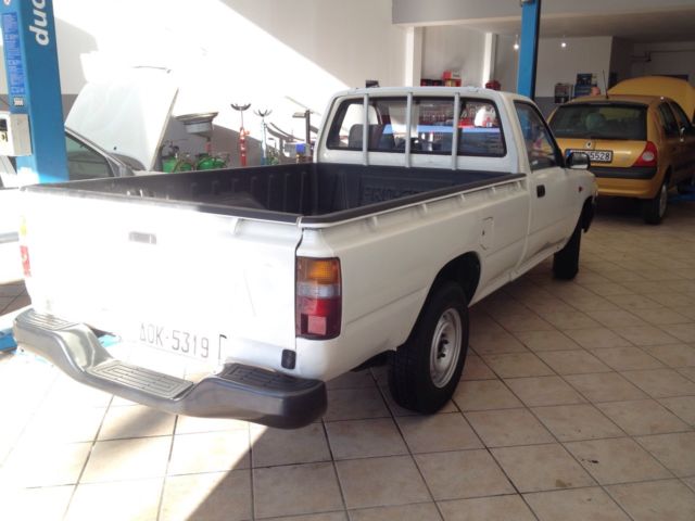 1991 White Toyota Hilux
