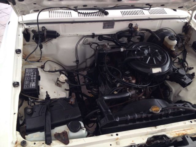 1991 White Toyota Hilux