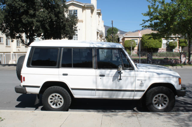 1989 White Mitsubishi Montero SUV