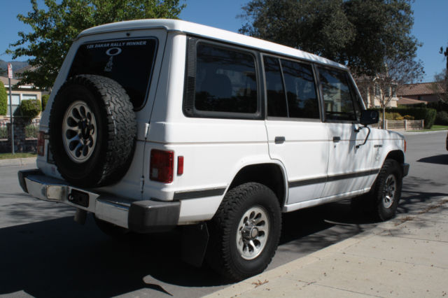 1989 White Mitsubishi Montero SUV