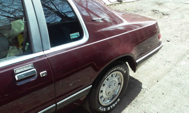 1986 Dark Marroon Ford Thunderbird Coupe