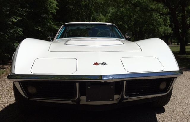 1969 White Chevrolet Corvette Coupe