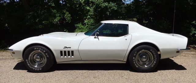 1969 White Chevrolet Corvette Coupe