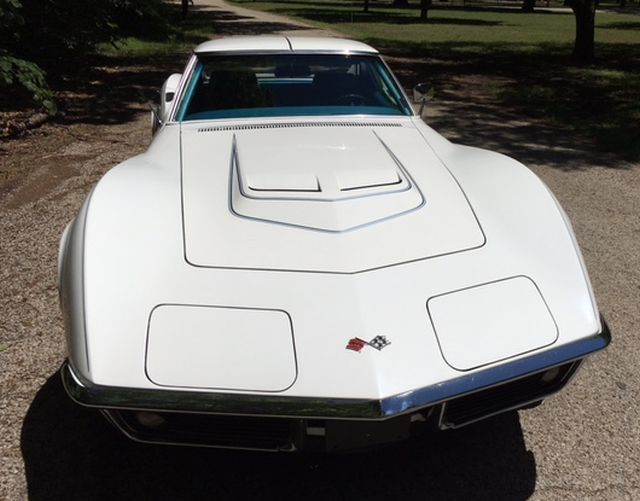 1969 White Chevrolet Corvette Coupe