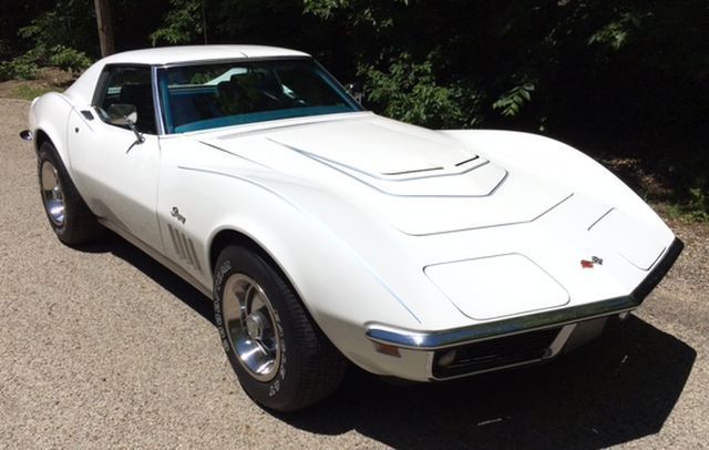 1969 White Chevrolet Corvette Coupe