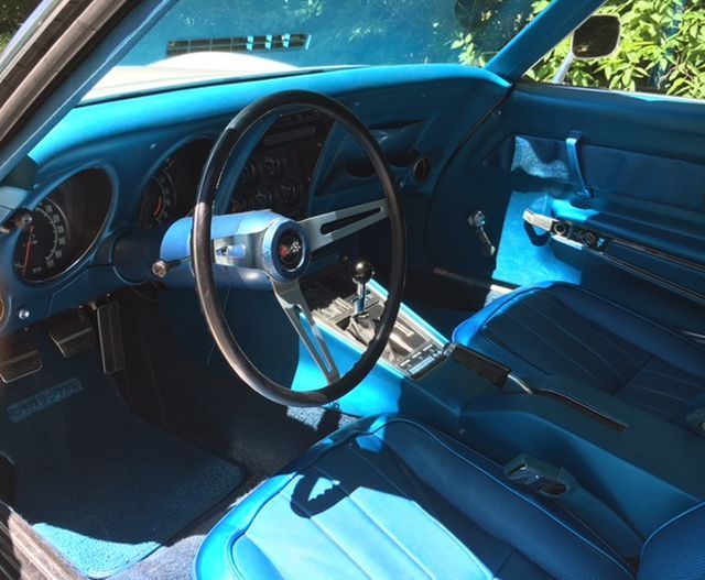 1969 White Chevrolet Corvette Coupe