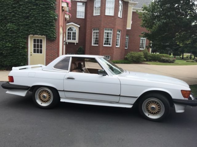 1987 White Mercedes-Benz 500-Series Convertible