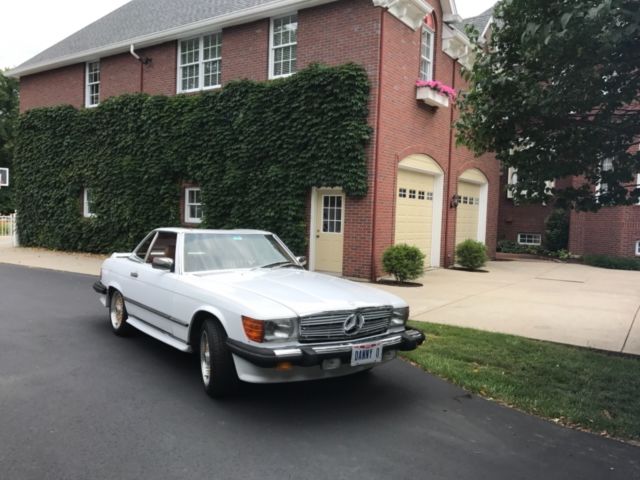 1987 White Mercedes-Benz 500-Series Convertible