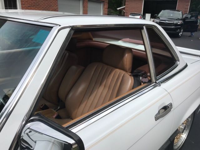 1987 White Mercedes-Benz 500-Series Convertible
