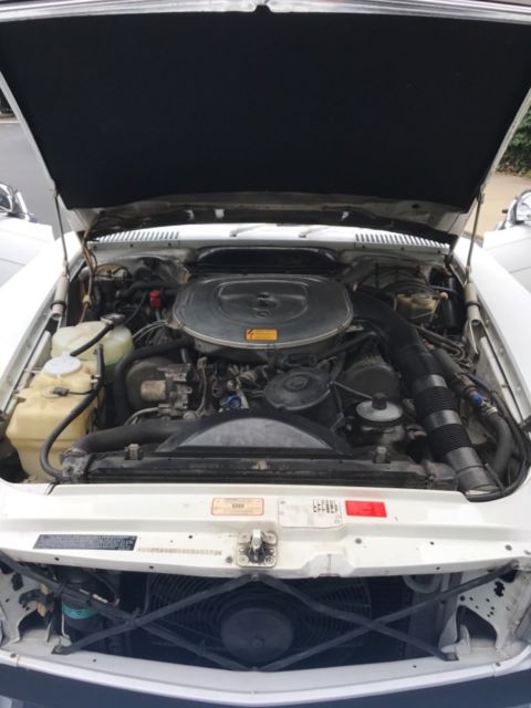 1987 White Mercedes-Benz 500-Series Convertible