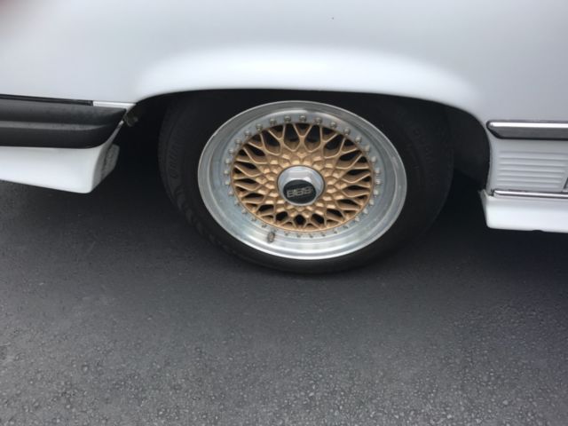 1987 White Mercedes-Benz 500-Series Convertible