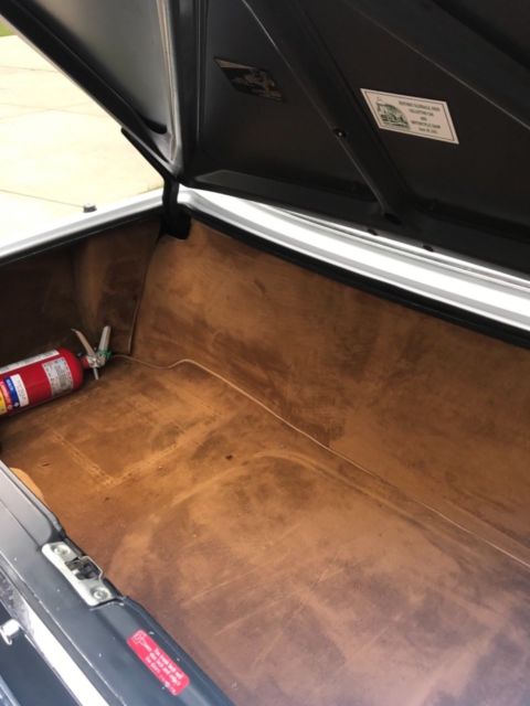 1987 White Mercedes-Benz 500-Series Convertible