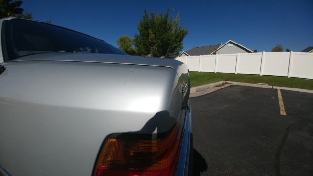 1990 Silver Mercedes-Benz 300-Series Sedan