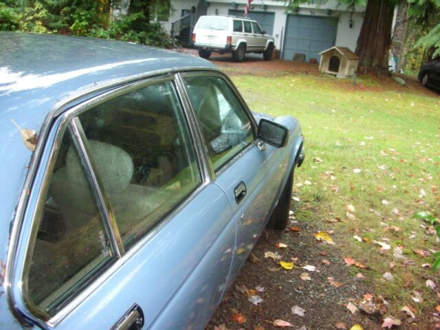 1985 Blue Jaguar XJ6 Sedan