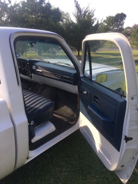 1986 White Chevrolet C-10 Standard Cab Pickup