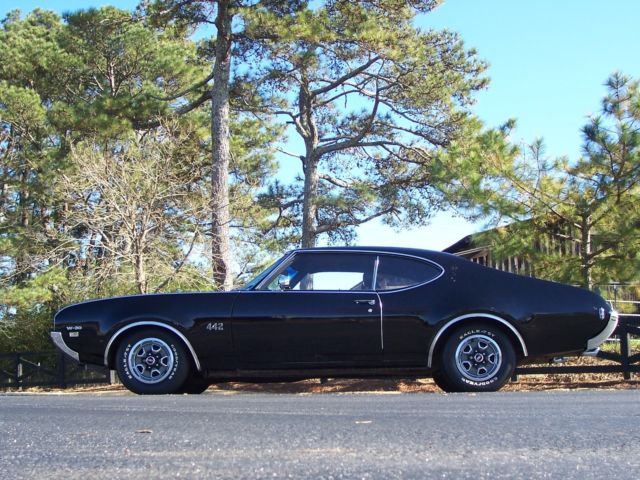 1969 Black Oldsmobile 442 Coupe