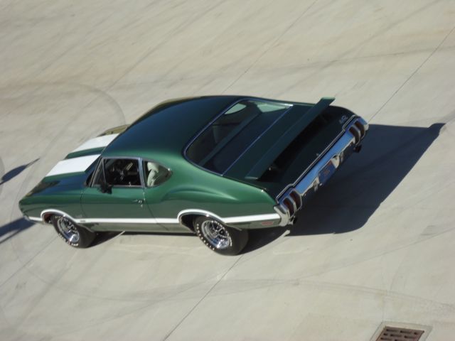 1970 Green Oldsmobile 442 SPORTS COUPE POST CAR