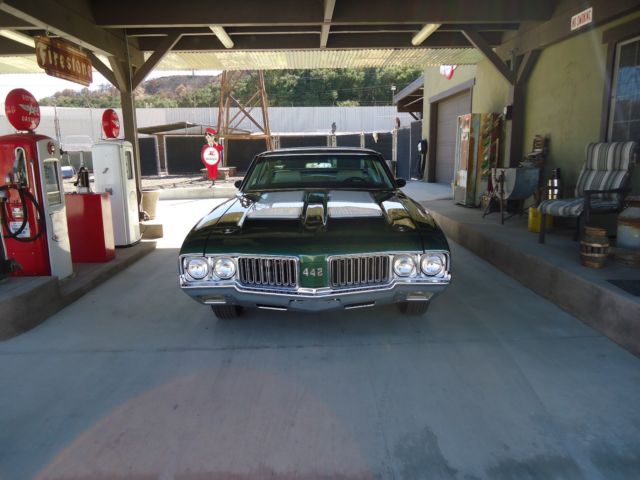 1970 Green Oldsmobile 442 SPORTS COUPE POST CAR