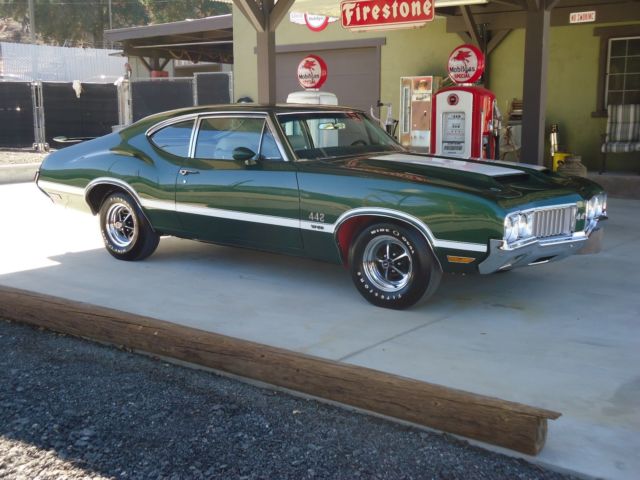 1970 Green Oldsmobile 442 SPORTS COUPE POST CAR