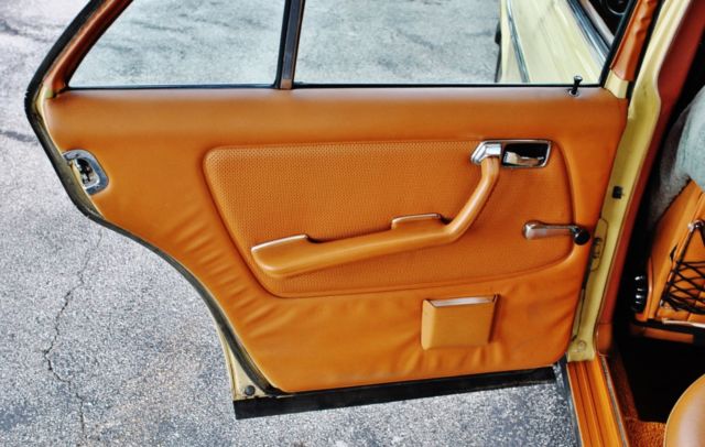 1978 Yellow Mercedes-Benz 200-Series