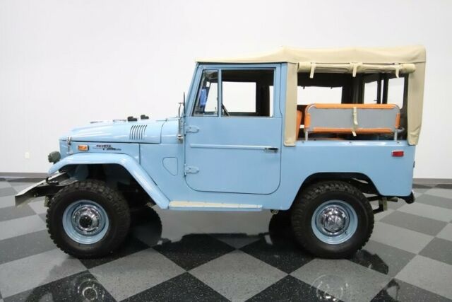 1970 Blue Toyota FJ Cruiser SUV