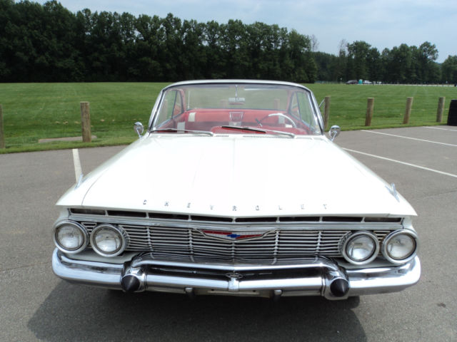 1961 White Chevrolet Impala Bubble Top