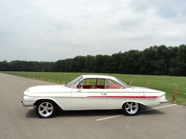 1961 White Chevrolet Impala Bubble Top