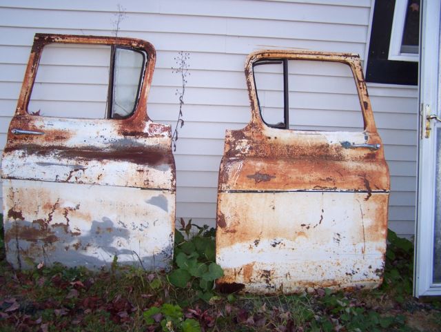 1955 whit rust Chevrolet 3100 truck