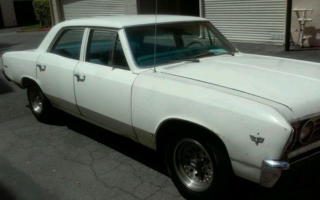 19670000 white Chevrolet Chevelle musle car