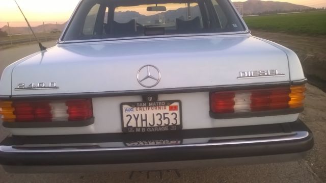 1978 Blue Mercedes-Benz 200-Series Sedan