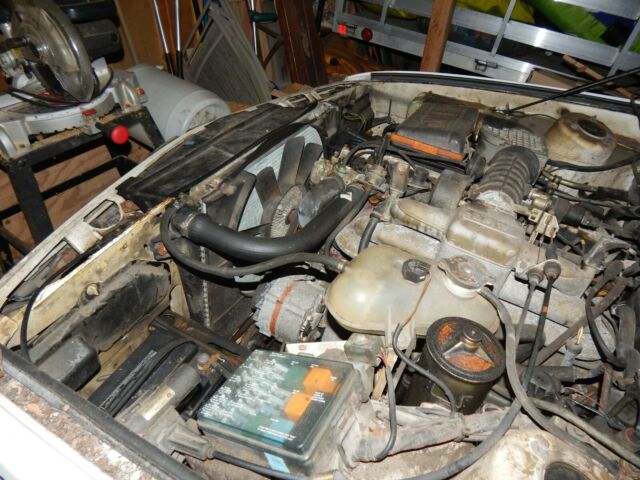 1988 White BMW 5-Series Sedan