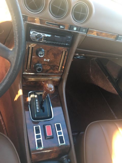 1977 Gold Mercedes-Benz SL-Class Coupe